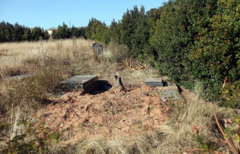 Mandela graves found empty
