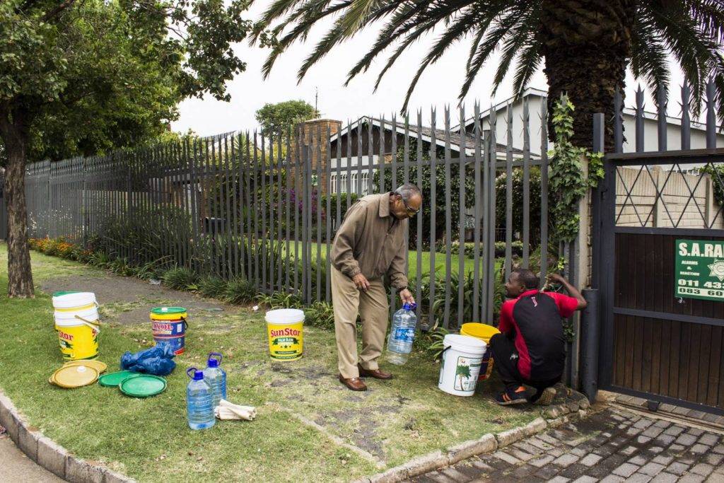Angry Joburg residents protest six weeks without water