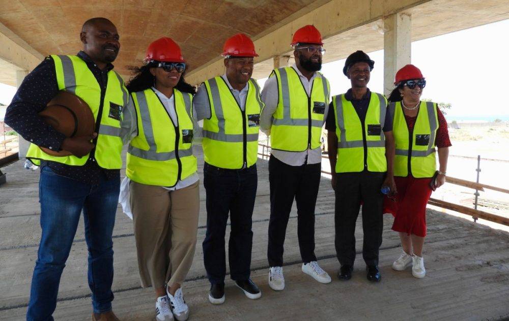 Executive mayor, Cllr Gary van Niekerk, leads oversight visit to R50m Moore Dyke project